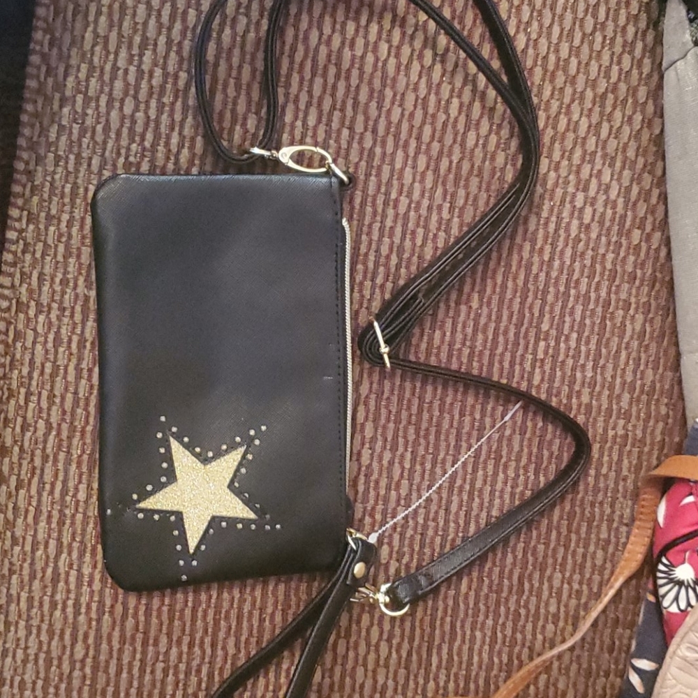 Shoulder purse or wristlet🔥🔥🔥